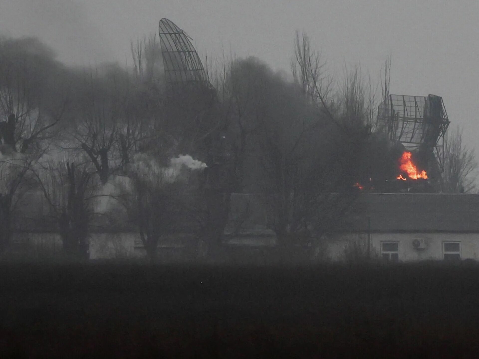 Украина ПВО разбомбили. ПВО Мариуполь. Пожар на объекте.