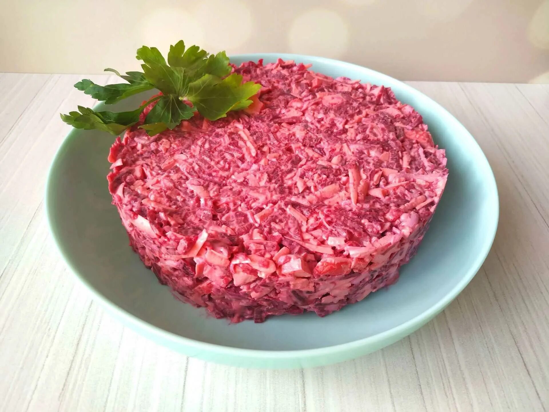 Салат розовый фламинго. Салат из свёклы с крабовыми палочками &quot;розовый фламинго&quot;. салат розовый фламинго с крабовыми палочками. салат с крабовыми палочками и свеклой.