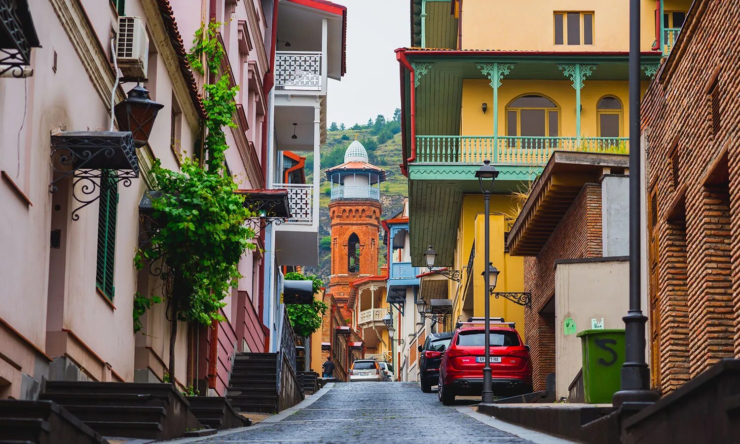 Tbilisi streets. Тбилиси старый город улочки. Грузия улочки Тбилиси. Ботаническая улица Тбилиси. Старые улочки Тбилиси Грузия.