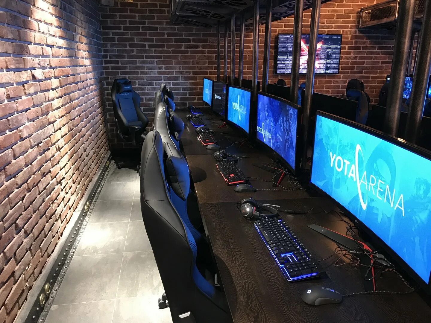 Cyber Loft Yota Arena. Yota Arena интерьер. Йота Арена компьютерный клуб. Йота Арена вип зал. Игровой прокат