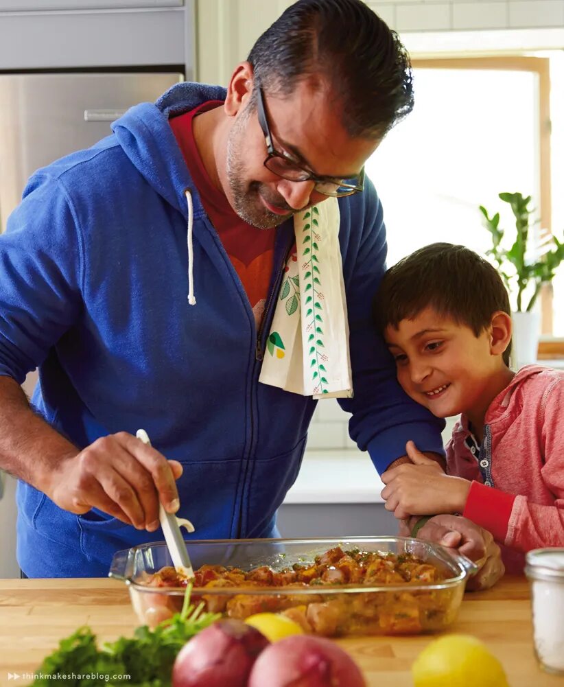 Dad a cook. Dad Cooking. Cook Special food. The mother is Cooking dinner АРЕИЧ. Special dinner.