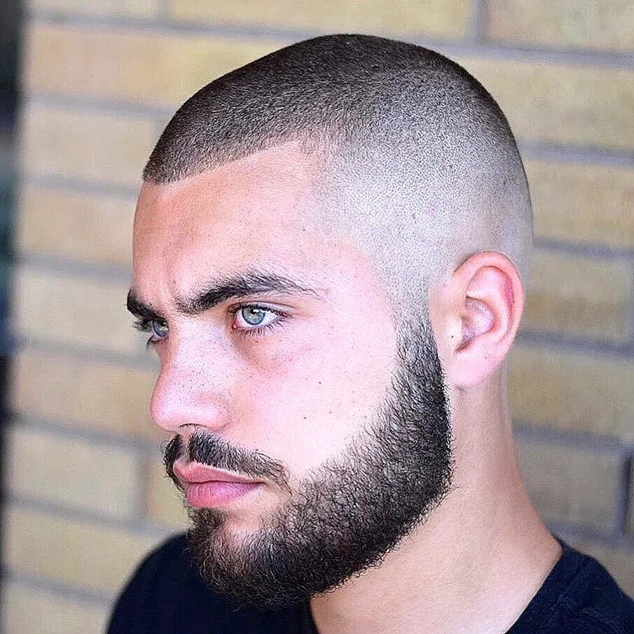 Buzz cut стрижка. Бобрик полубокс. Стрижка фейд милитари. Короткие стрижки под машинку. Мужские прически под машинку.
