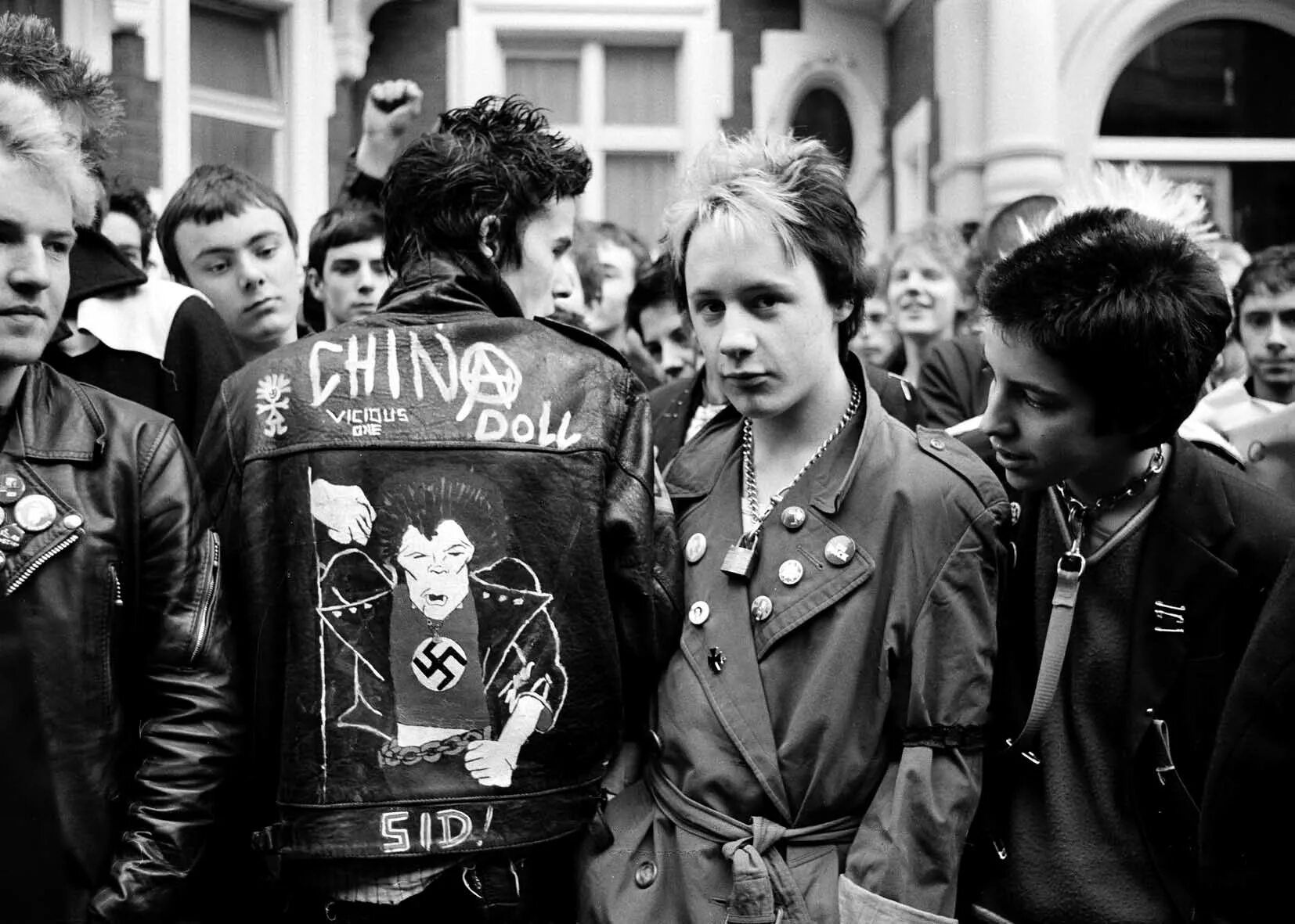 Панки 80х. Лондон панки 70х. панки в англии 70е. лондонские панки 70х. панки англии 80-е.