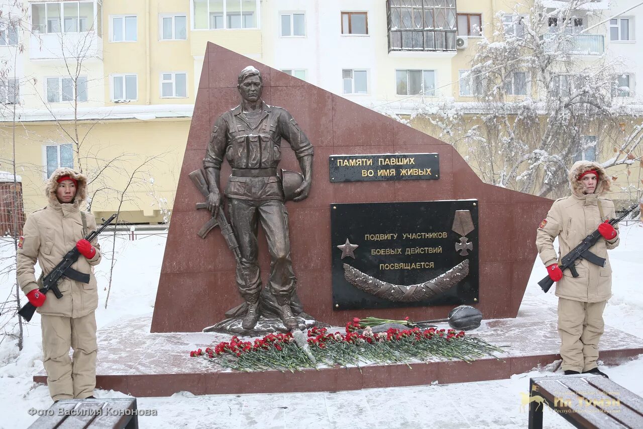 Печора памятник воинам интернационалистам. Памятник военному в Якутске. Памятник воинам интернационалистам в Якутии. Памятники ВБД.