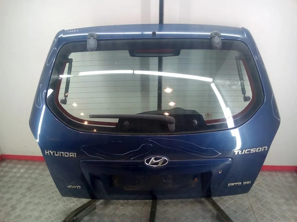 Крышка багажника tucson 1. Крышка багажника хендай туссан 2008 год. Крышка багажника hyundai tucson 2017. Hyundai tucson 2007 крышка багажника. Hyundai tucson 2008 крышка багажника.
