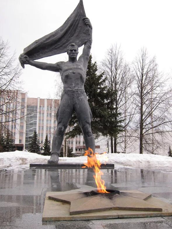 Памятник у вечного огня ижевск. Памятник у вечного огня ижевск. Сквер у вечного огня ижевск. Вечный огонь ижевск. Вечный огонь ижевск.