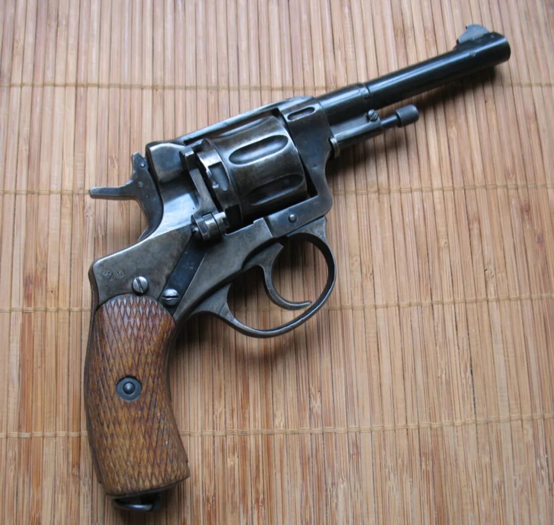 1 23 go. Револьвер Наган. Наган 1905. Наган 1898. Офицерский Наган 1905.