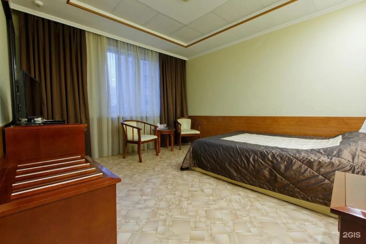 Гостиница восток морозовск. Gray hotel владивосток. Гостиница экватор владивосток. Гостиница астория номера. Гостиница централь владивосток.