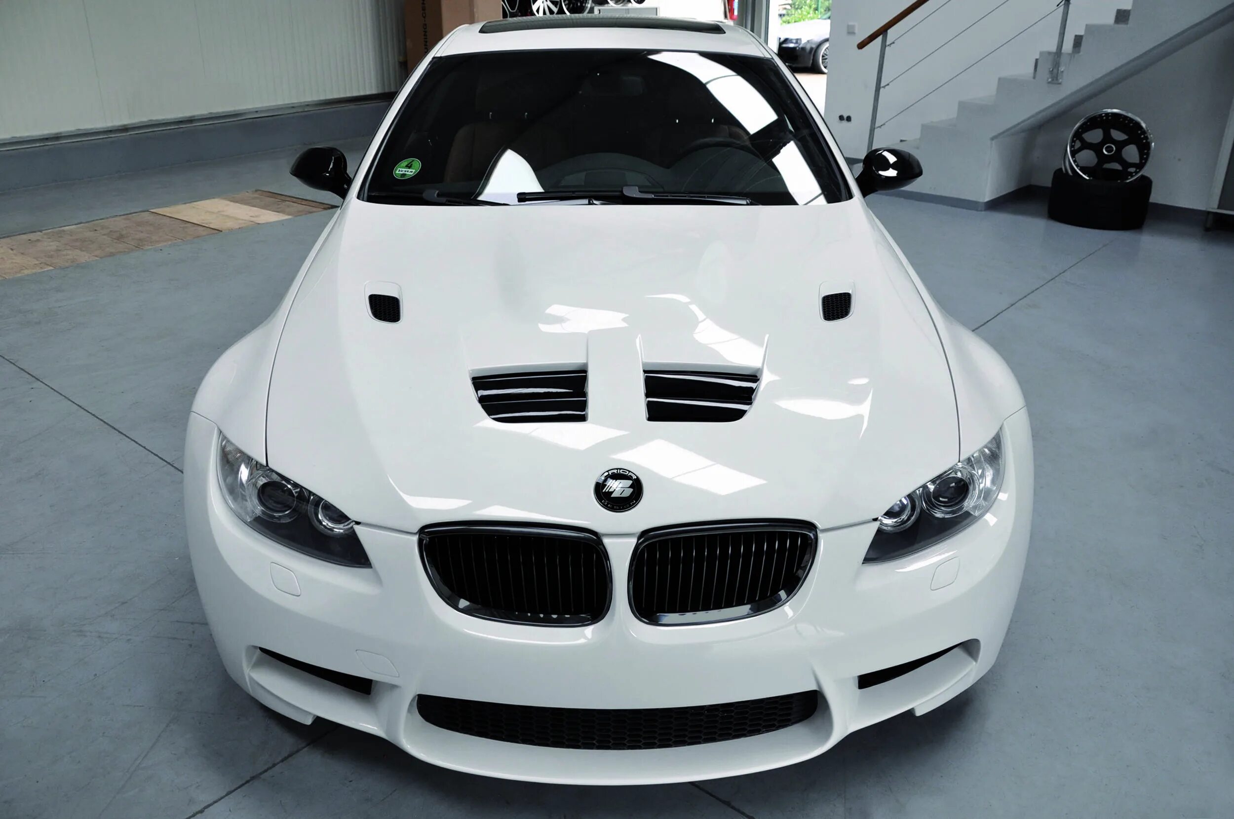 Черно белый капот. BMW m3 e92 Widebody. BMW e92 обвес. BMW e92 prior Design. BMW m3 e92 2010.