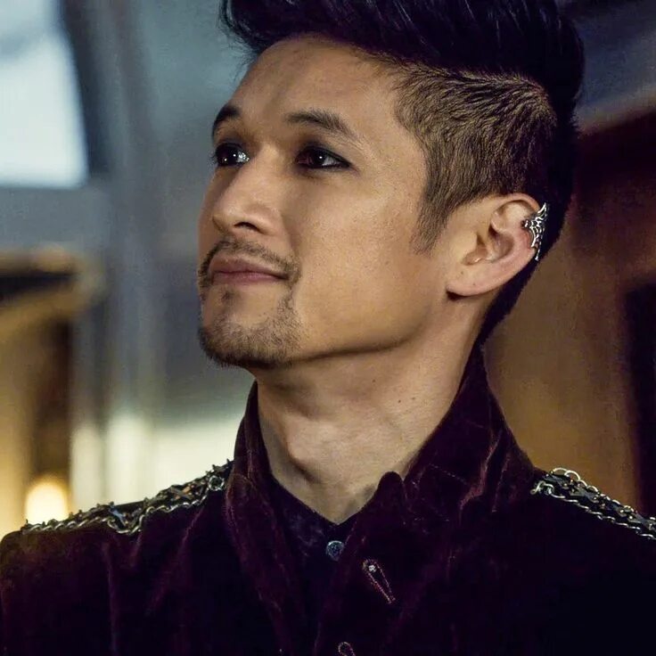 Магнус Бейн Сумеречные охотники. Магнус Бейн. Magnus Bane actor. Magnus bane