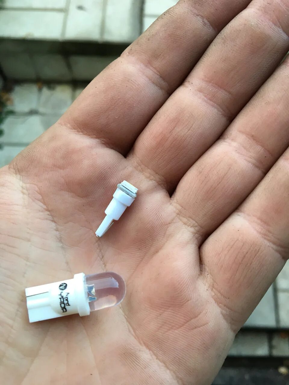 Лампа дальнего света ниссан альмера g15. Лампа ближнего альмера g15. Лампочка ближнего света ниссан альмера g15. Ниссан сентра лампа ближнего света. Лампочки на nissan almera g 15.