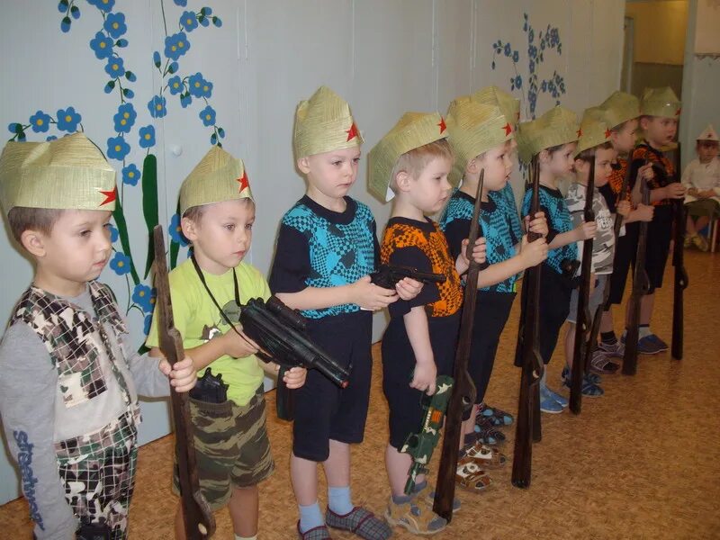 Игра к 23 февраля для начальной школы. Соревнования на 23 февраля в детском саду. Костюмы для детей на 23 февраля в детском саду. Игра к 23 февраля для начальной школы. Наряд в садик на праздник к 23 февраля.
