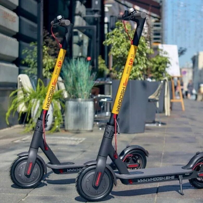 Шеринг самокатов whoosh. Woosh лого. Whoosh логотип. Whoosh. Электросамокат urent.