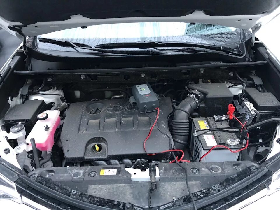Рав 4 где находится аккумулятор. Акб тойота рав 4 2014. аккумулятор toyota rav4 2.2. акб тойота рав 4 2.2 дизель 2019. акб рав 4 2017.