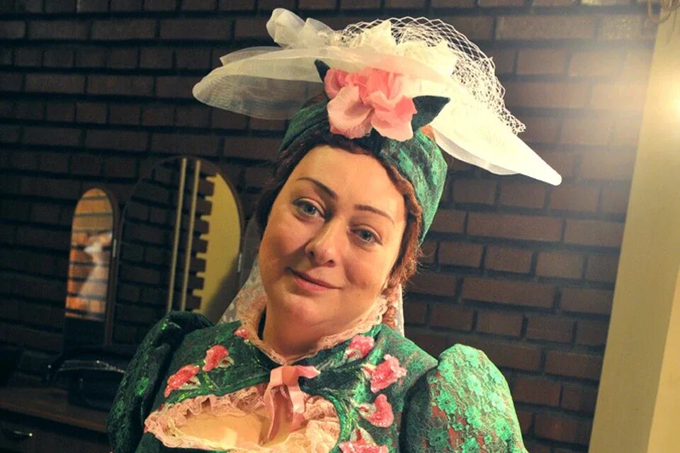 Аронова клубника. Аронова клубника. Аронова полицеймако шакуров спектакль. Аронова клубника. Актриса любовь аронова.