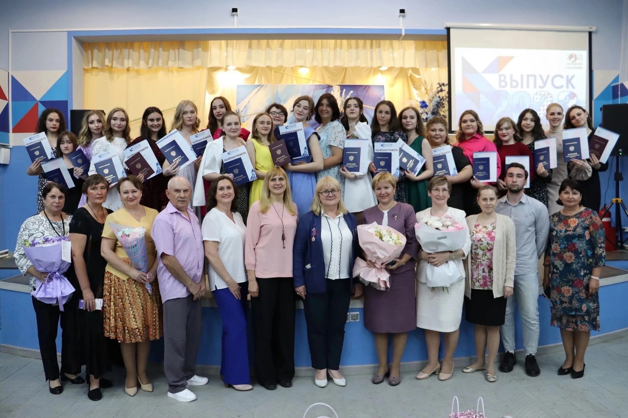 Кузбасский педагогический колледж просп ленина. Кузбасский педагогический колледж просп. Кузбасский педагогический колледж. Удачи вам выпускники. Кемерово колледж на ленина педагогический.