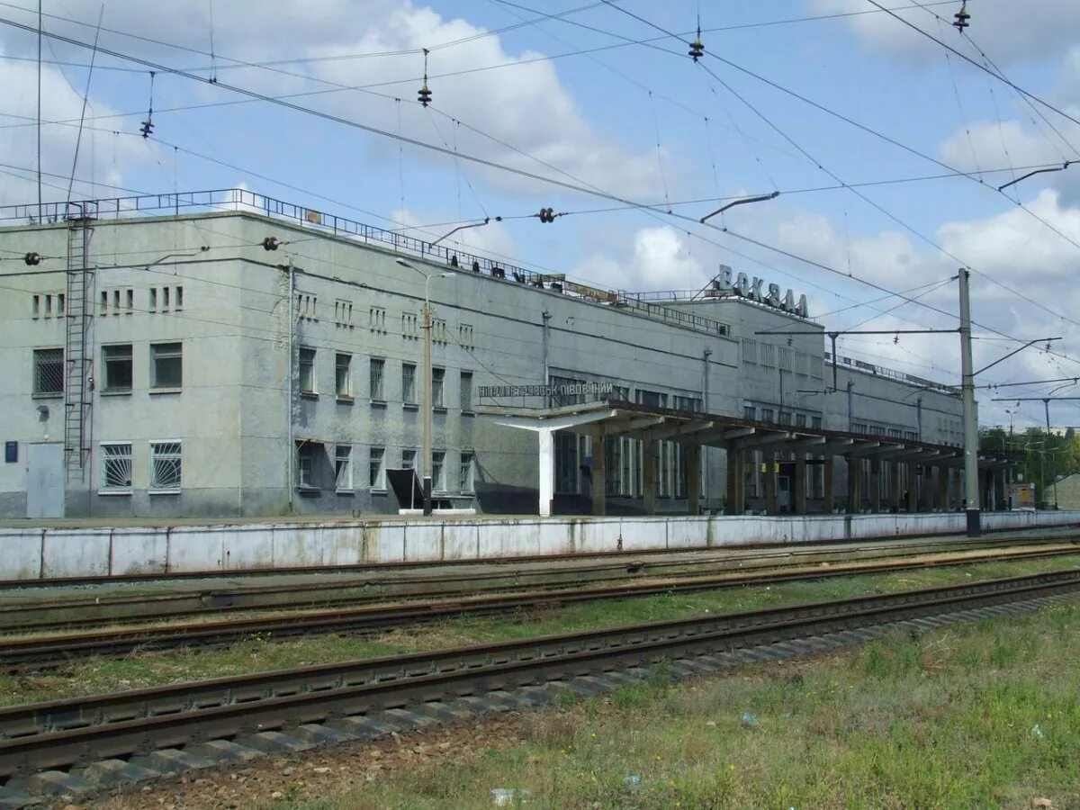 Вокзал днепропетровск. Днепропетровск Южный вокзал. Станция Днепропетровск Южный. Днепр Южный вокзал. Железнодорожный вокзал Днепропетровск-Южный.