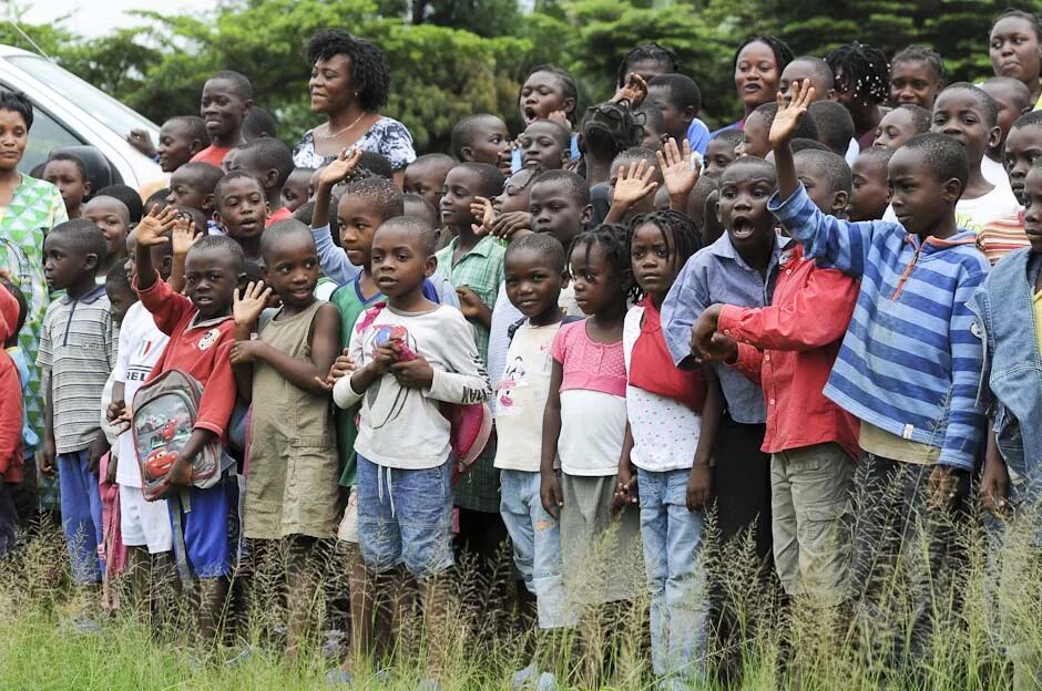Страна с самым маленьким населением людей. Габон Страна в Африке. Габон жители. Жители Африки. Габон население.