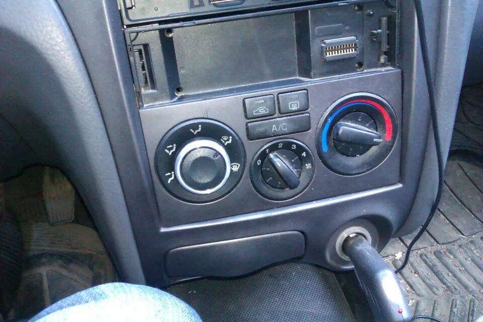 Как включить печку в хендай. Hyundai elantra 2003 года блок управления печкой. elantra 3 крутилки печки. elantra xd крутилки. лампочки блок управления печки хендай элантра 3.