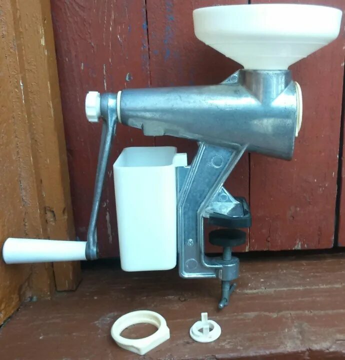 Как собрать советскую соковыжималку. Соковыжималка св 120, СССР, шнековая. Соковыжималка шнековая СССР ручная св120. Соковыжималка Лармз СССР. Механическая шнековая соковыжималка СССР