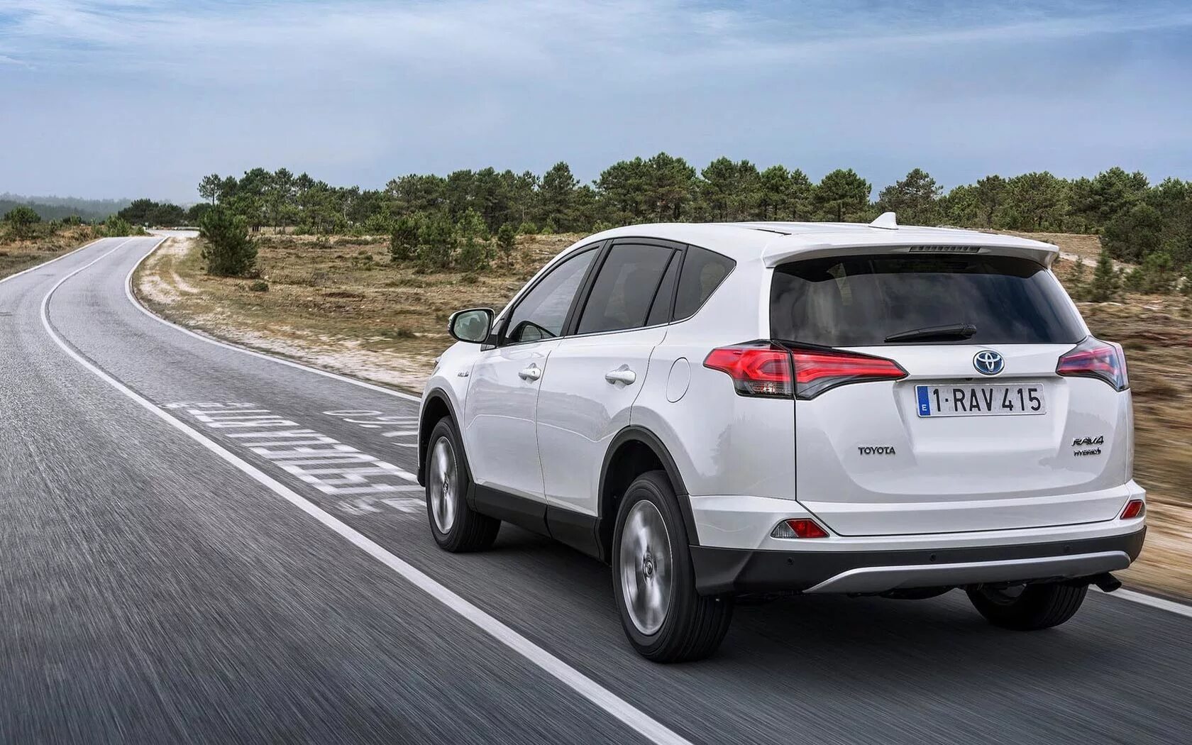 Фото рав. Toyota rav4 Hybrid 2015. Toyota rav4 Hybrid 2016. Тойота рав 4 2015. Рав4 2015 гибрид.
