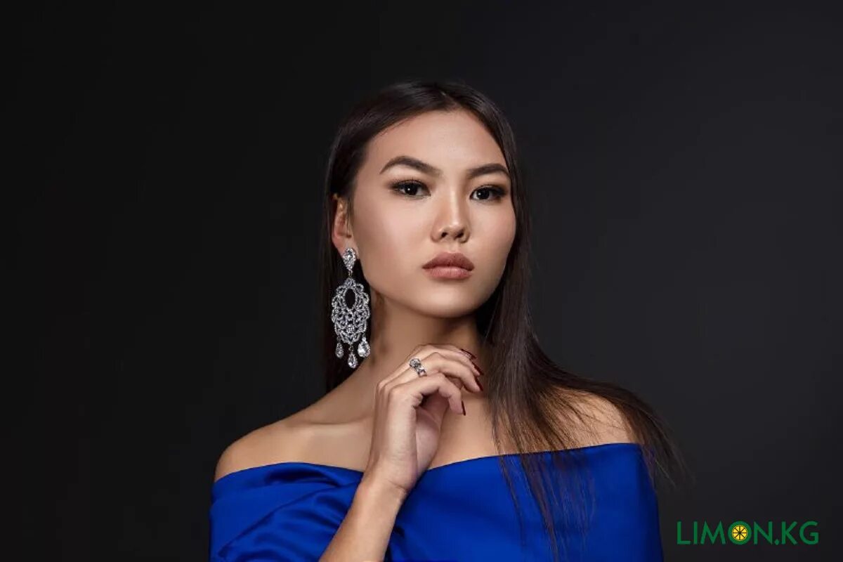 Красивые девушки обои. 46001 брюки крокид. Дев кр. Майка 329-19, 56. Дев кр.