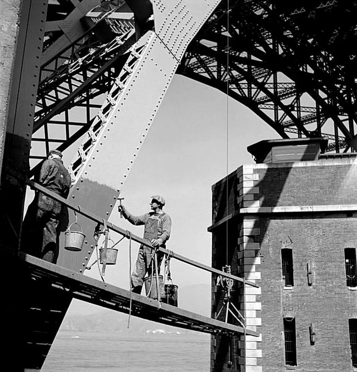 Современная фотография история. Картье Брессон на мосту. Черно белый Сан Франциско. Сан Франциско ретро фото. Fred Lyon.
