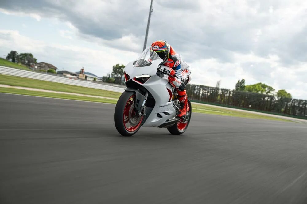 Ducati Panigale v2 White. Ducati Panigale v2 White Rosso. Ducati Panigale v2 вес. Белый Panigale v2.