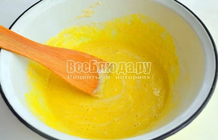 Масло взбитое добела. Желток белок и яйко. Веер окраски желтка. Растекшийся желток в яйце. Желток зубочистки.