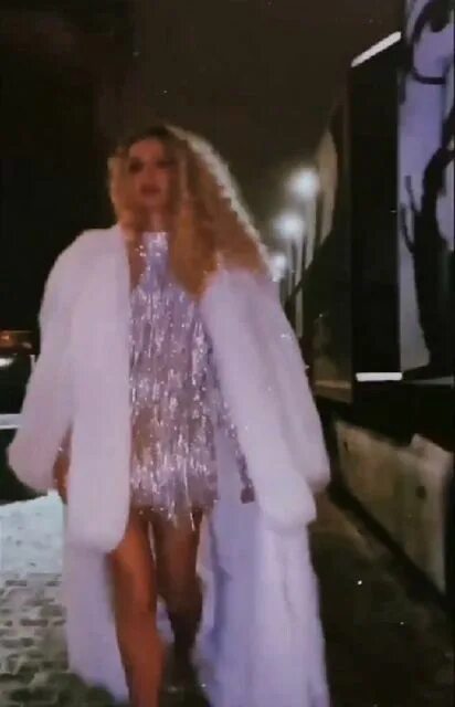 белая вьюга. песня белым инеем занесло любовь мою сильную. влюбленные зима. белый снег. сериал чужая турецкий сериал 2021.