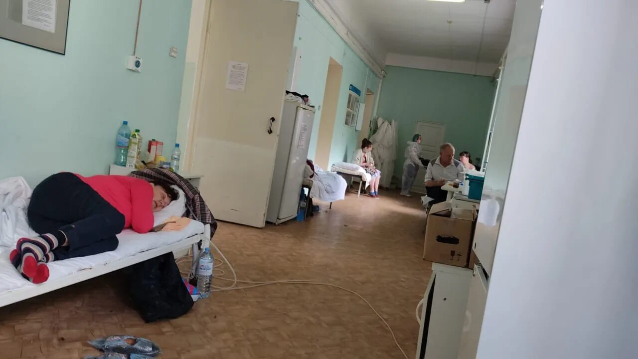 Лежал в больнице 2 дня. Лежал в больнице 2 дня. Лежал в больнице 2 дня. Кто лежал в больнице по 2-3 месяца. Кровать пациента в больнице.