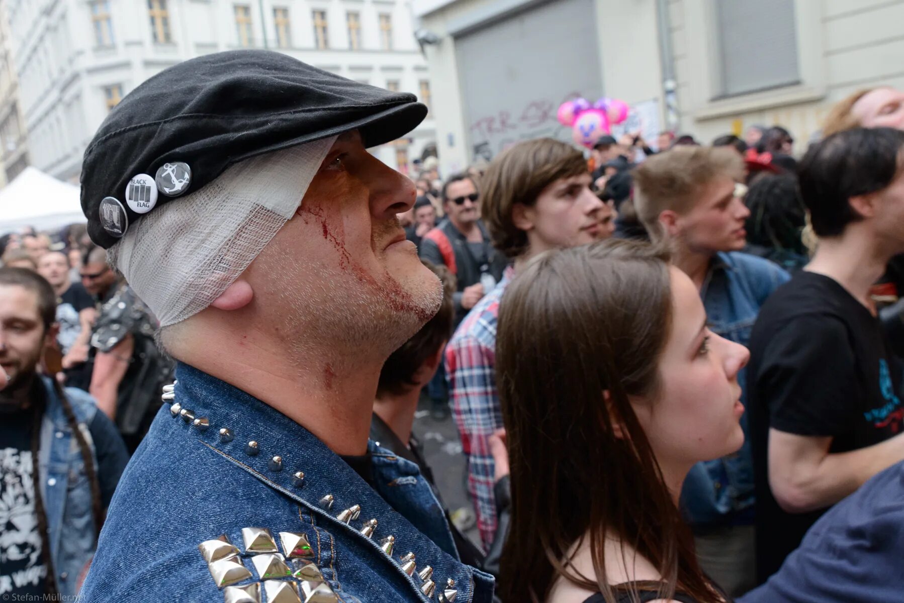 Революцию осуществляют фанатики. Фанатики православия. православные активисты фанатики. религиозный фанатик фото.