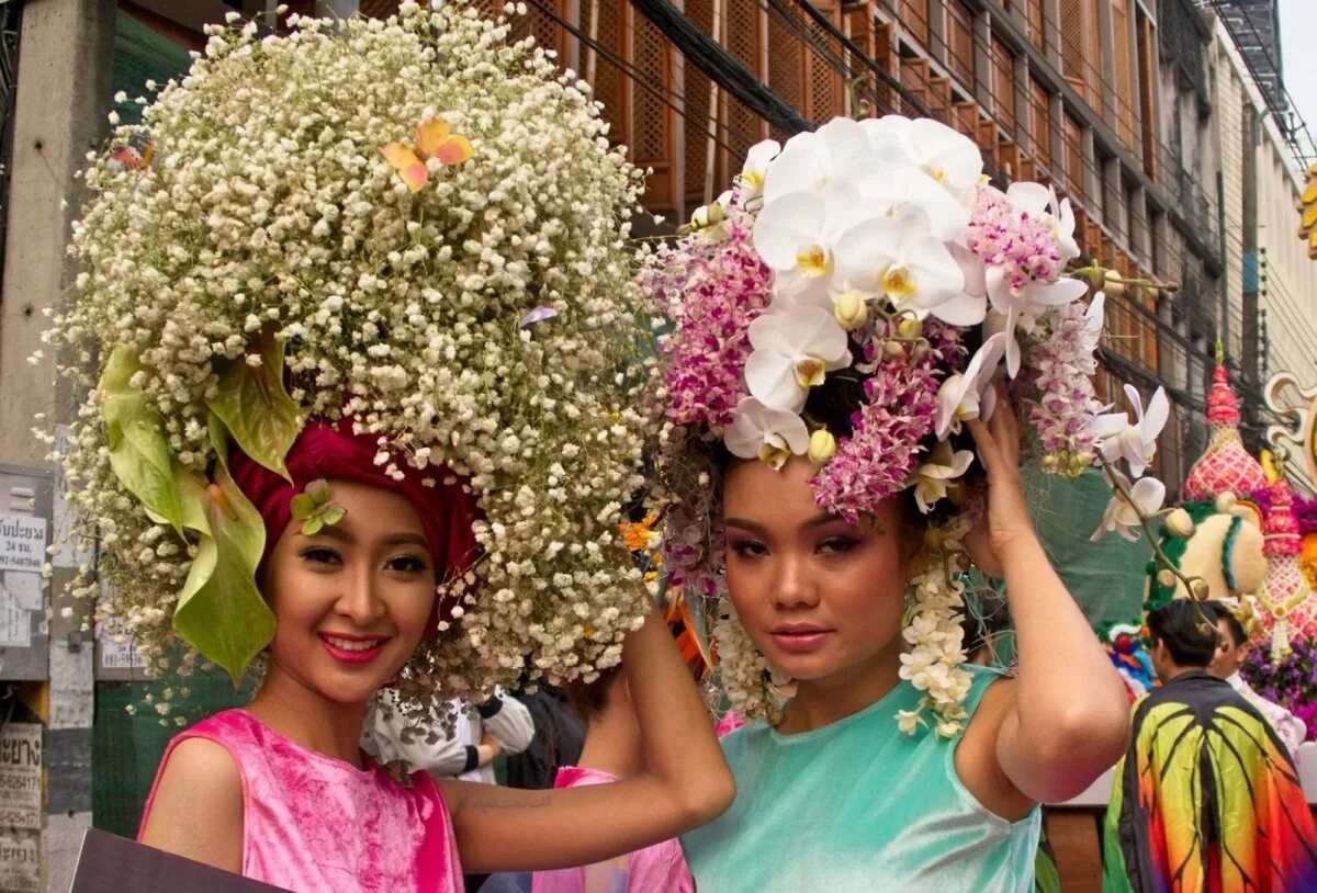 Фестиваль цветов в Таиланде. Фестиваль цветов Чанг май. Тайланд праздник цветов. Фестивал цветок в Таилан.