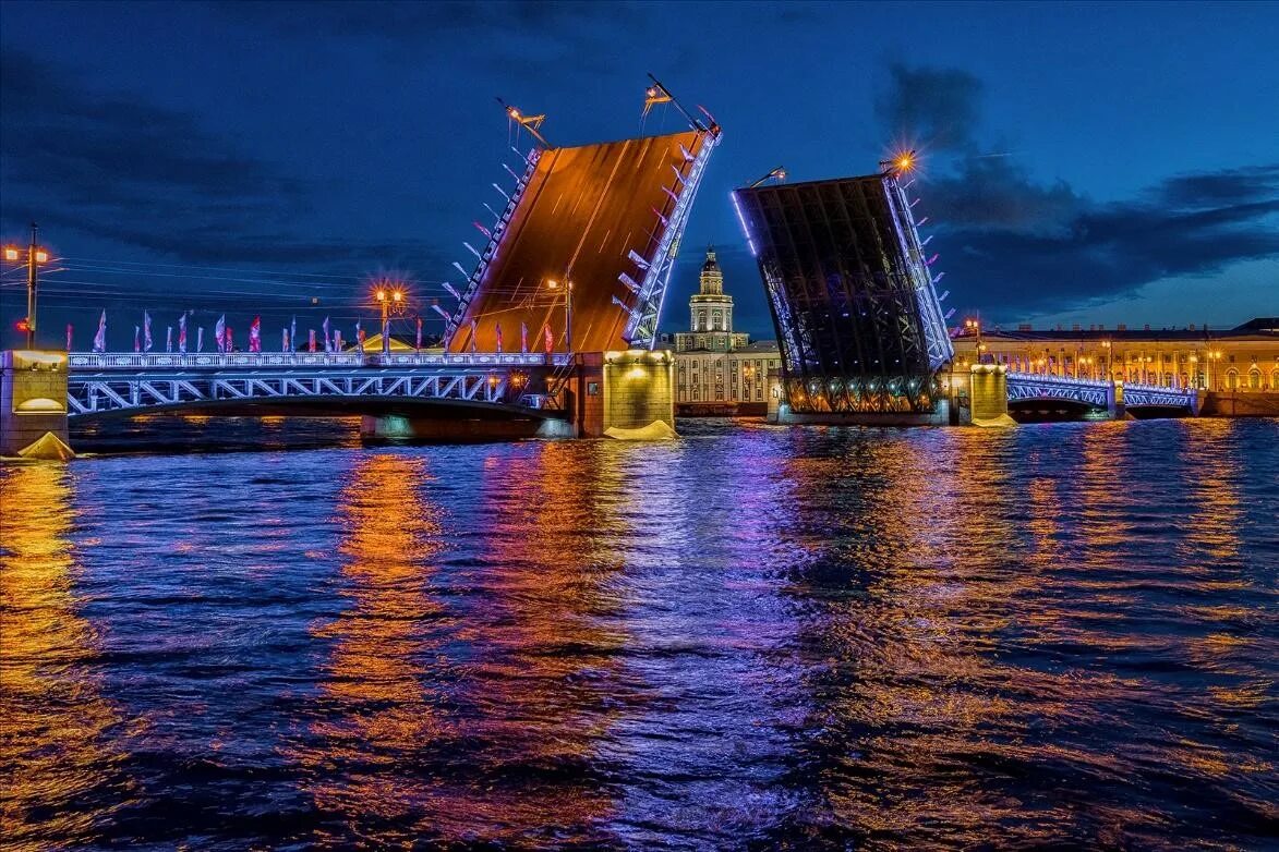 Saint petersburg one of the most. Питер разводной мост на закате. Разводной мост в Москве. Мост Москва Питер. Архитектура Питера мосты разводные.