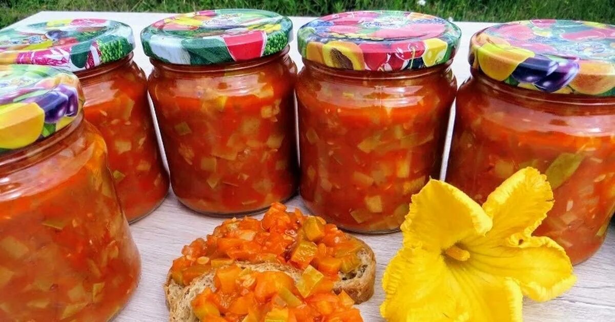 Салаты на зиму самые вкусные перец. Анкл-Бенс из кабачков. Кабачковый анкл Бенс. Кабачки лечо на зиму пальчики оближешь. Икра анкл Бенс.