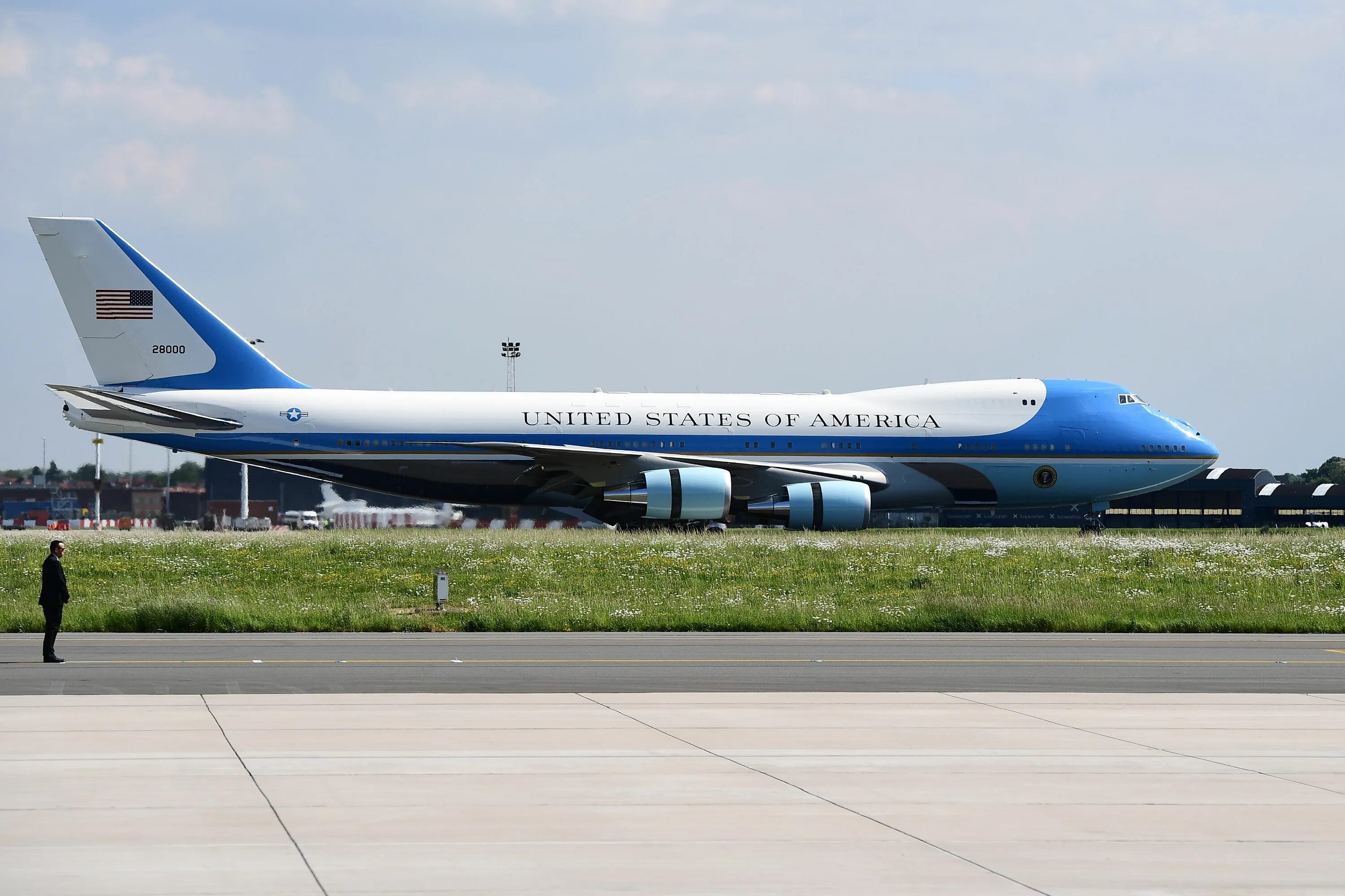Air force one down 2024. Air force one down 2024. Air force one boeing 747-8. Air force one down 2024. Президентский боинг 747.