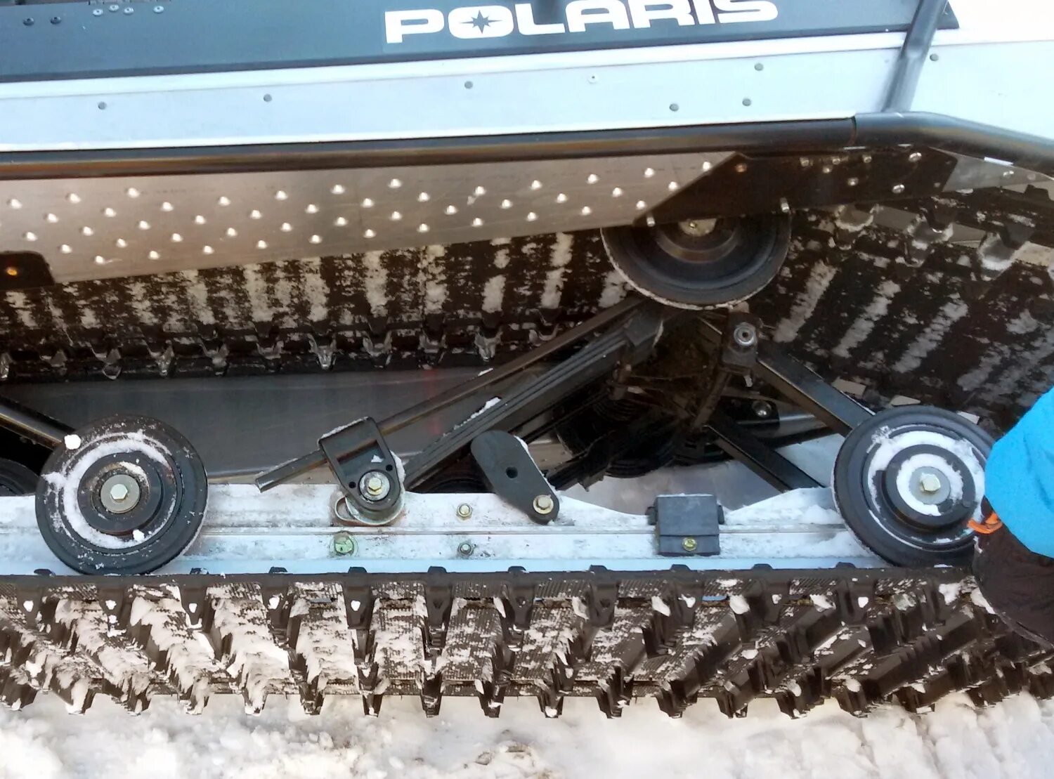 Подвеска снегохода. Ходовая Polaris WIDETRAK LX. Задняя подвеска снегохода Поларис вайдтрак. Задняя подвеска снегохода Поларис вайдтрак ЛХ 500.