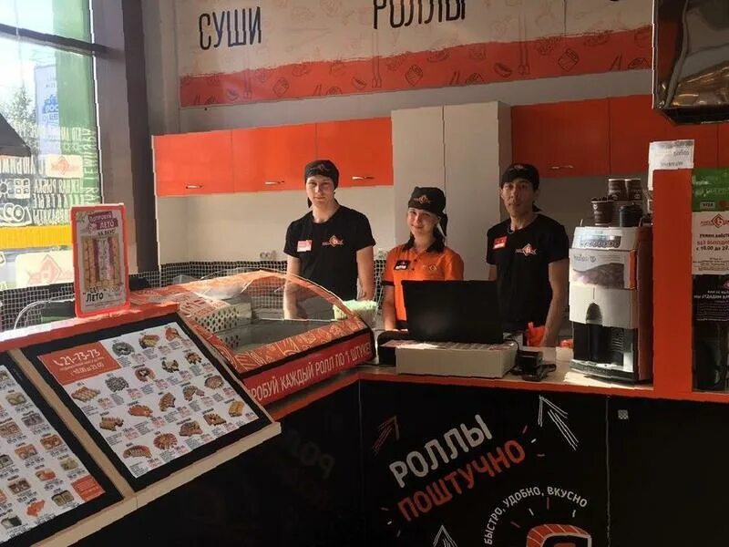 Контролер кассир. Ао гулливер балаково. Магазин ключей шмидта ларек график. Авито ульяновск продукты питания. Продавщица в магазине.