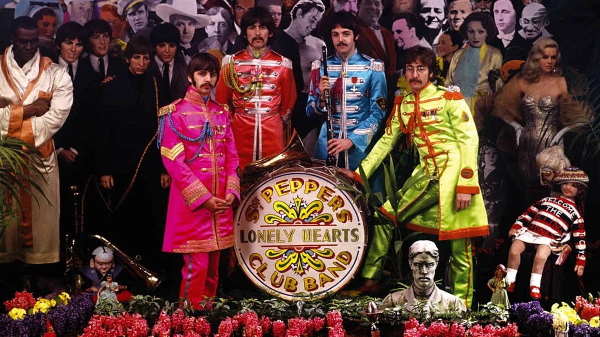 Beatles sgt peppers lonely hearts club. Битлз сержант Пеппер. The Beatles Sgt. Pepper's Lonely Hearts Club Band 1967. Обложка Битлз сержант Пеппер. The Beatles Sgt. Pepper's Lonely Hearts Club Band обложка.