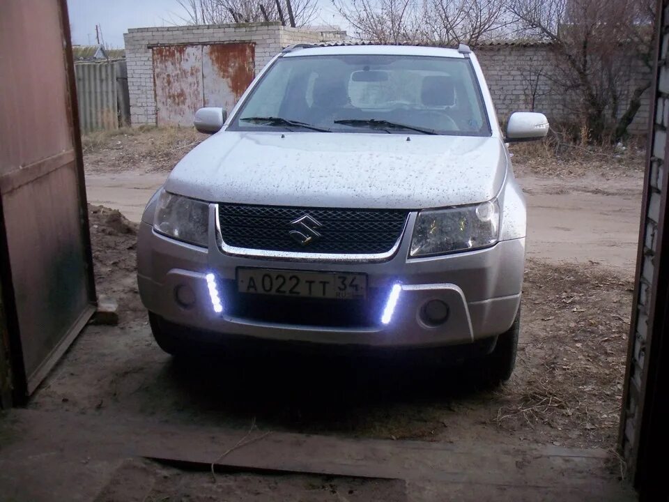 Дхо сузуки. Дневные ходовые огни на Сузуки Гранд Витара 2008. Suzuki Grand Vitara ходовые огни. Дневные ходовые огни Suzuki Grand Vitara. ДХО Сузуки Гранд Витара 2007.