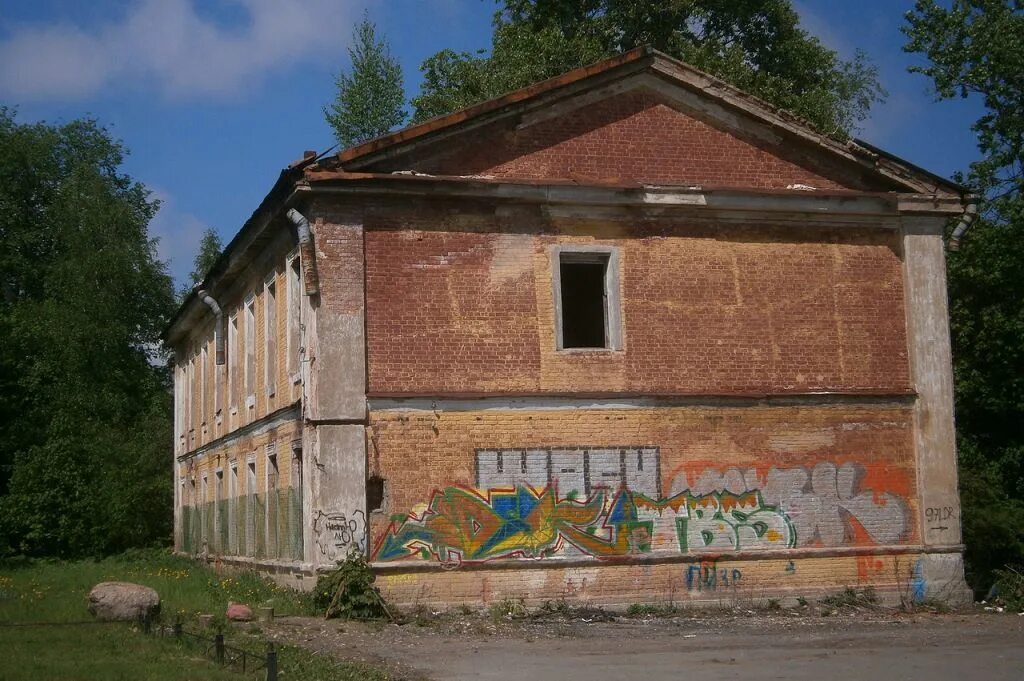 Село вк. Авангардный лагерь красное село. Заброшенные здания красного села. Заброшенные здания красное село СПБ. Комплекс зданий и сооружений авангардного лагеря.