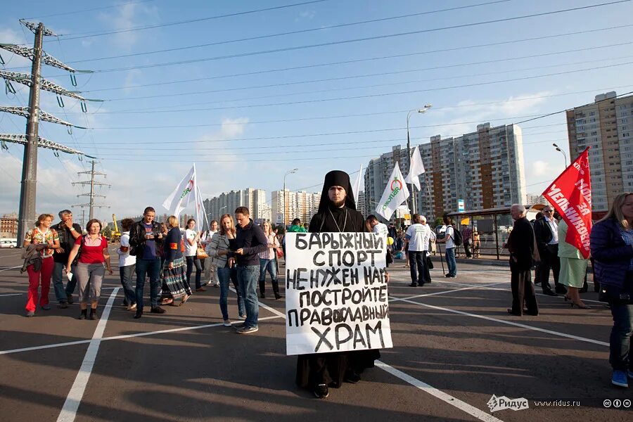 Митинг против стройки. Протестующие против строительства. Против строительства. Живу в Митине, между митыном и ....