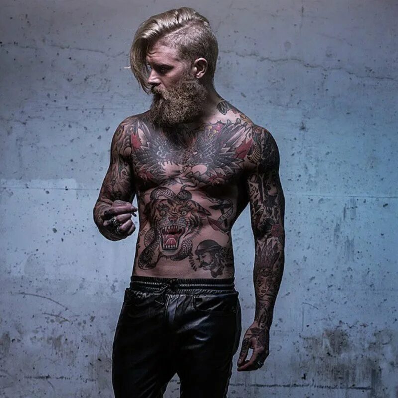 самый татуированный человек. сильвен хелэйн. хабалонов василий актер. самый татуированный человек рик дженест. рик дженест отряд самоубийц.