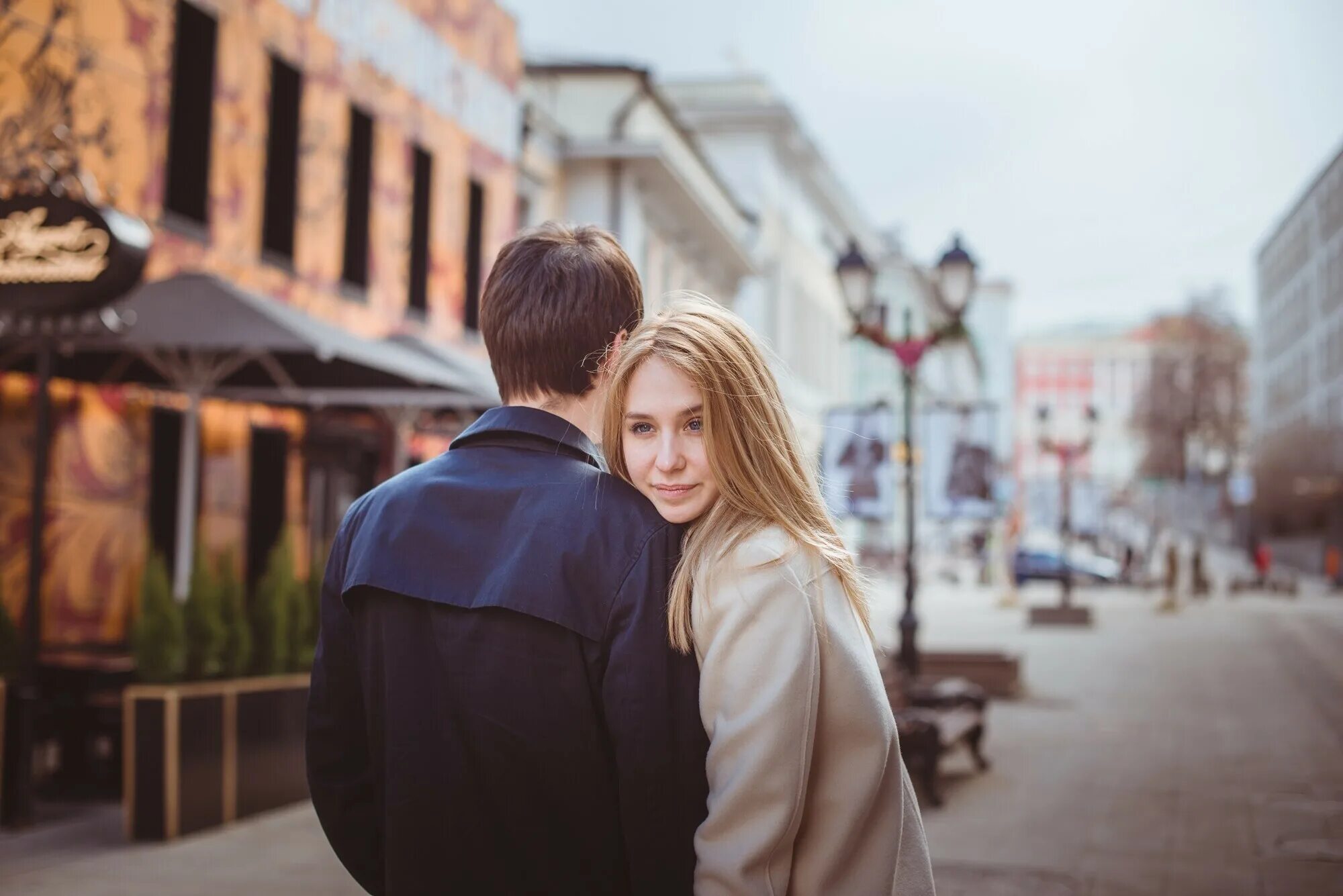 Апрель город любовь. Лав стори Питер парни. Love story в городе. Фотосессия пары в городе. Love story на улице.