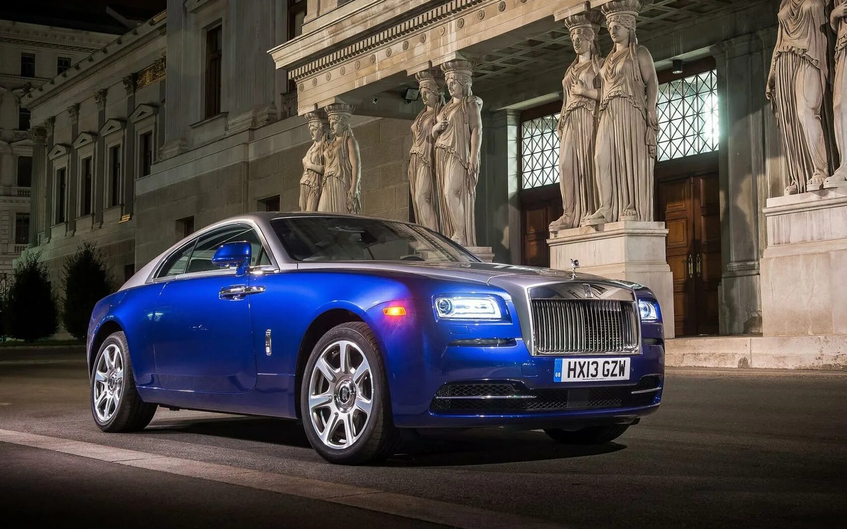 Rolls com. Роллс Ройс королевы Англии. Роллс Ройс врайт. Роллс Ройс 2013. Rolls Royce Wraith 2014.