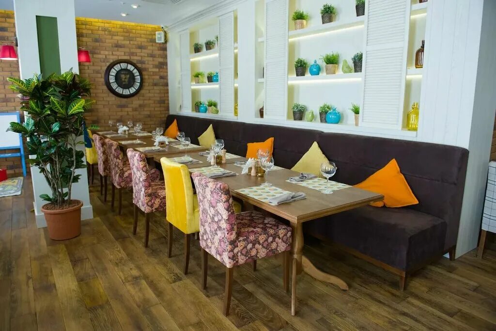 Мероприятие в ресторане. Крем кафе вип комната. Караоке солнечногорск. Солнечногорск италия. Вип зал в кафе.