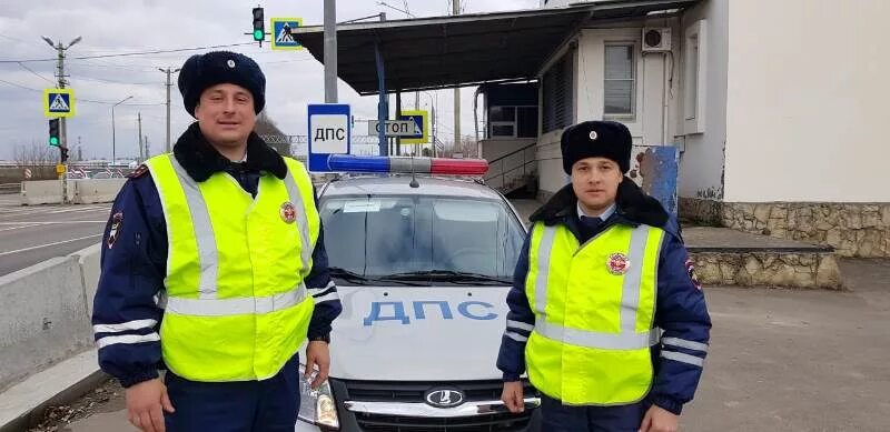 Патрульный автомобиль дпс. Дпс. Форма сотрудника дпс. Инспектор доставил. Инспектор доставил.