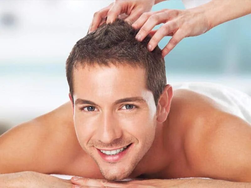 Hairy massage. Массаж головы мужчине. Массаж лица мужчине. Массаж волос парень. Акция мужская стрижка + массаж головы.