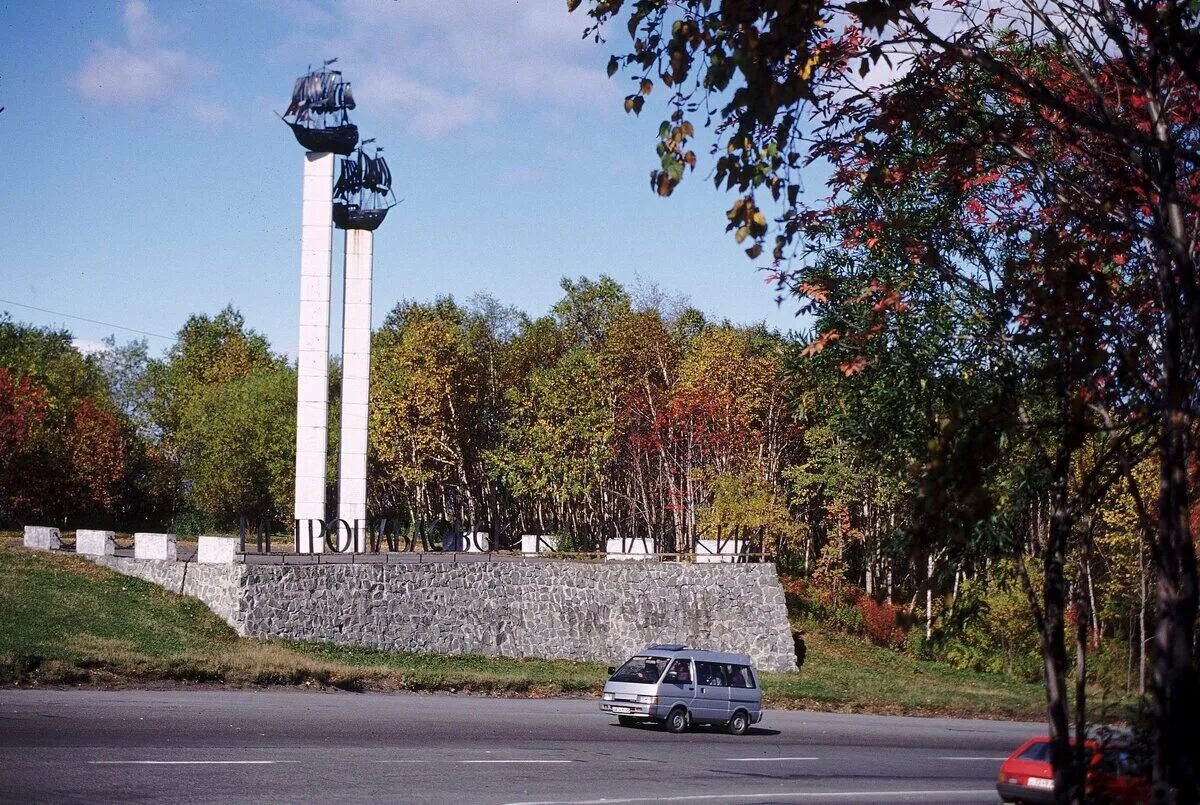 Корякский авачинский и козельский. Улица зеркальная петропавловск-камчатский. Гостиница на камчатке в петропавловске-камчатском. Петропавловск-камчатский въезд в город. Гостиница авача камчатка.