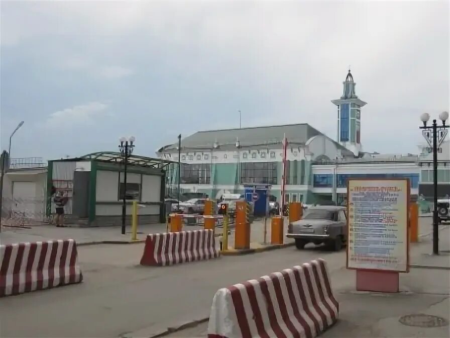 Парковка жд вокзал новосибирск. Парковка жд вокзал новосибирск. Пригородный вокзал новосибирск. Новосибирск главный 2022 вокзал. Фонтан на вокзале новосибирск-главный.